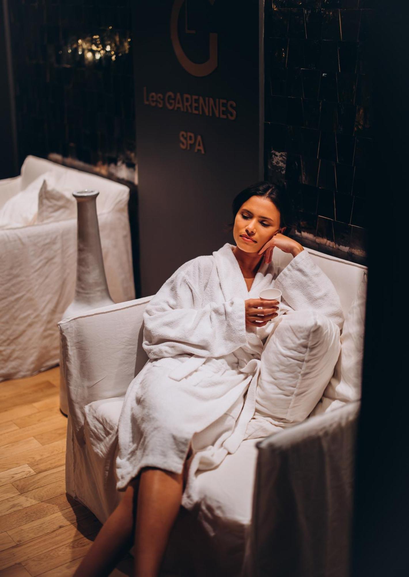 Les Garennes - Hotel Spa 브노데 외부 사진